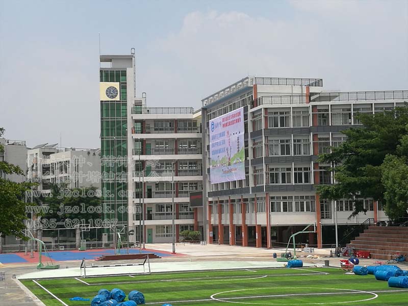 廣東省深圳市的一座塔鐘，原廠(chǎng)家為煙臺(tái)精密塔鐘，由塔鐘維修廠(chǎng)家-煙臺(tái)金針?biāo)娪邢薰拘迯?fù)